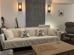 宽敞四人位沙发